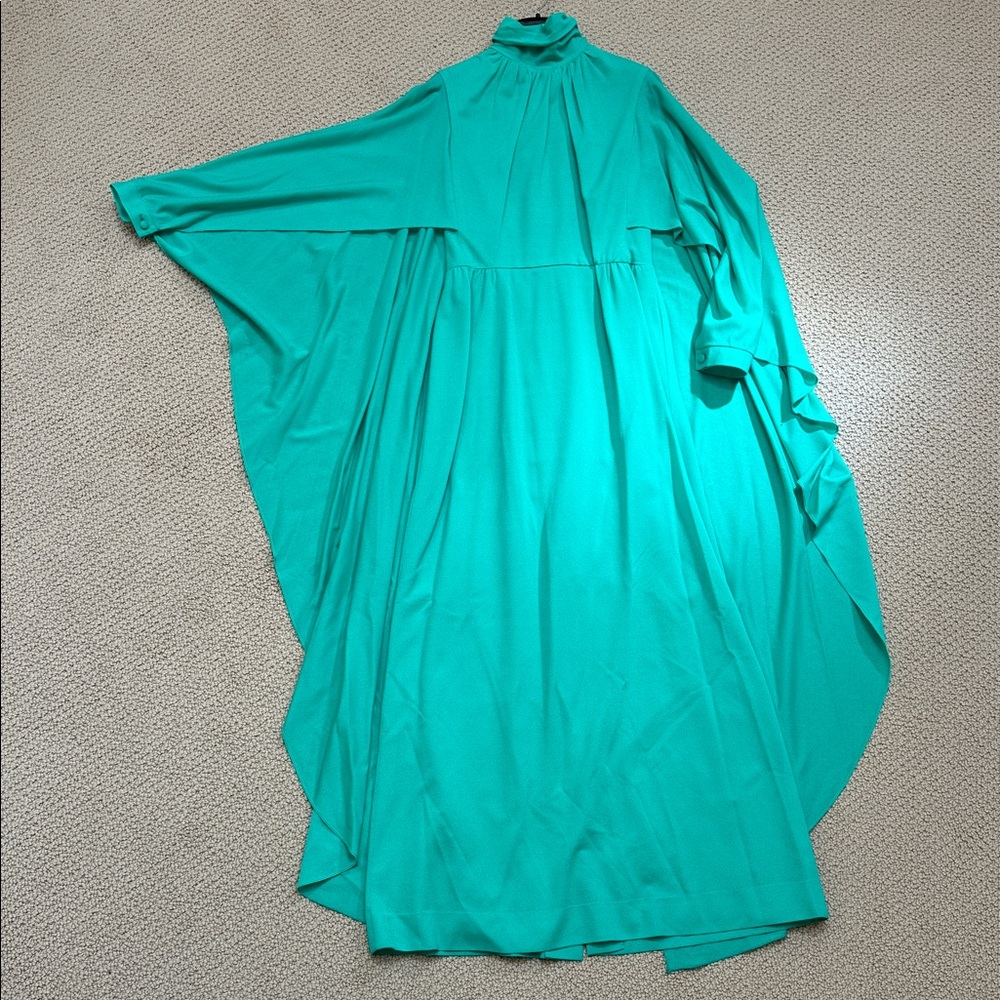 Vintage 70’s Glamour, Flowy Lilli Diamond Maxi Dress, cape sleeve